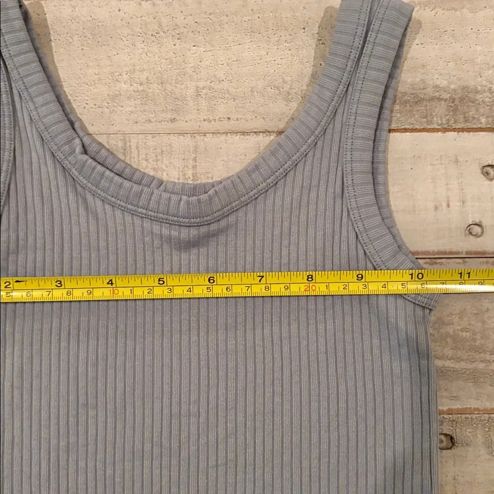 Dynamic Basic Gray Ribbed Tank Top - Picture 2 of 5